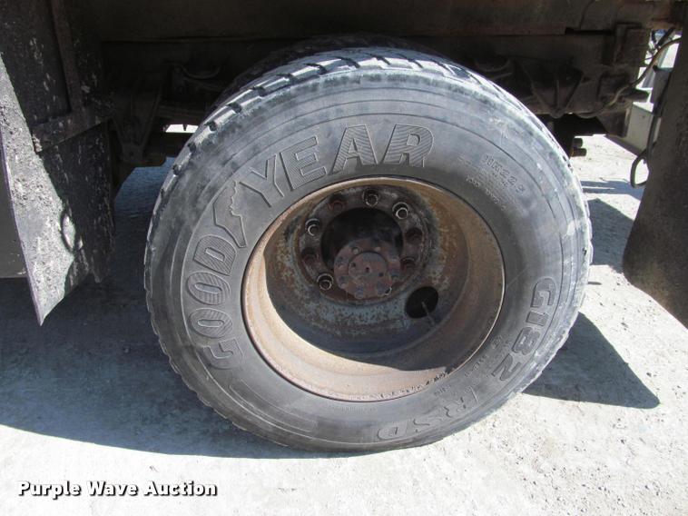 image for item J2614 2001 International 4900 dump truck