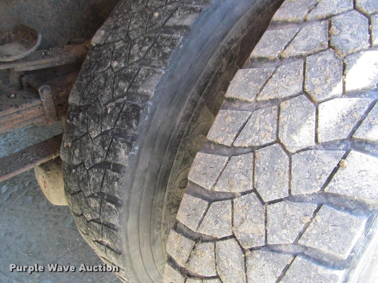 image for item J2614 2001 International 4900 dump truck