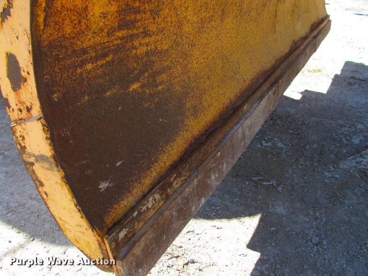 image for item J2614 2001 International 4900 dump truck