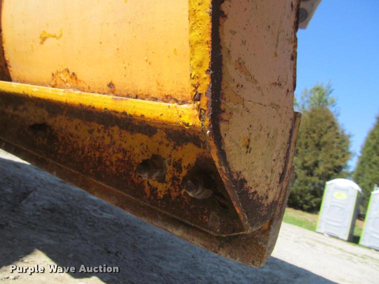 image for item J2614 2001 International 4900 dump truck