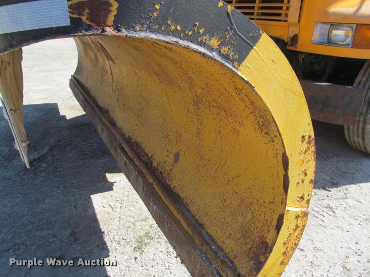 image for item J2614 2001 International 4900 dump truck