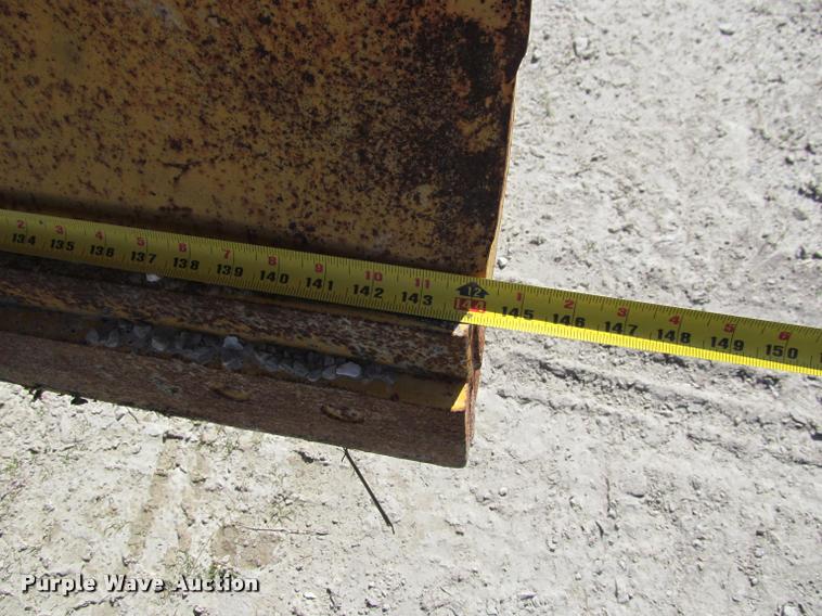 image for item J2614 2001 International 4900 dump truck