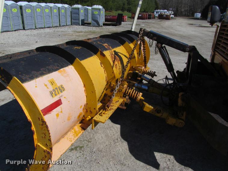 image for item J2614 2001 International 4900 dump truck