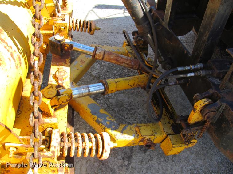 image for item J2614 2001 International 4900 dump truck