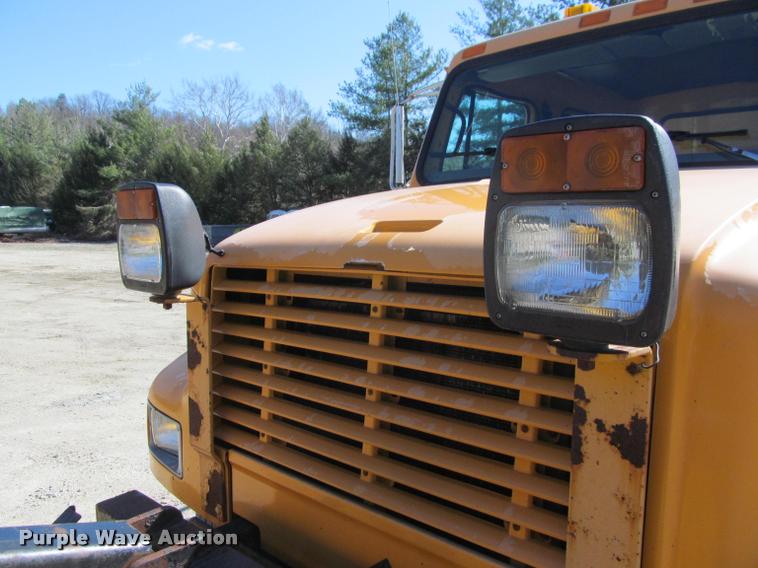 image for item J2614 2001 International 4900 dump truck