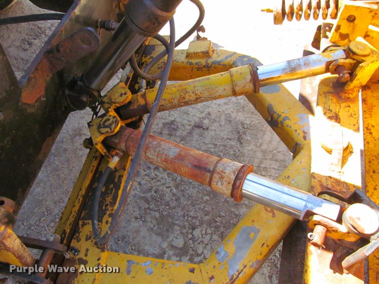 image for item J2614 2001 International 4900 dump truck