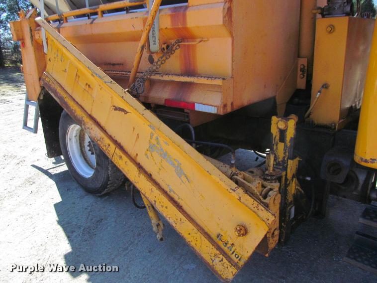 image for item J2614 2001 International 4900 dump truck