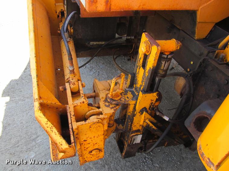 image for item J2614 2001 International 4900 dump truck