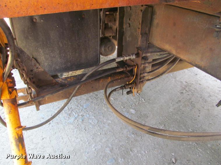 image for item J2614 2001 International 4900 dump truck