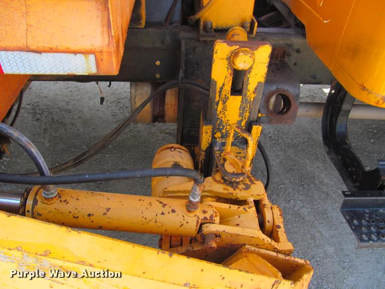 image for item J2614 2001 International 4900 dump truck