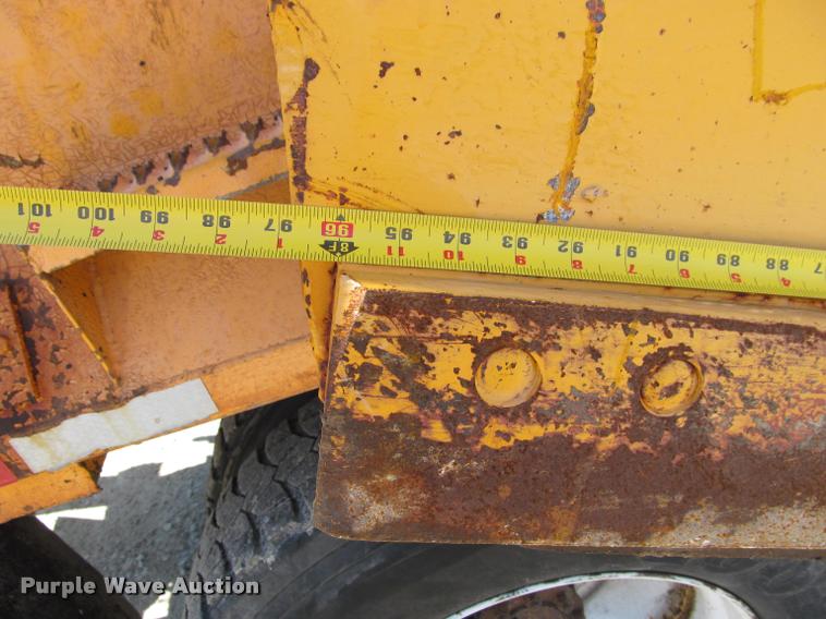 image for item J2614 2001 International 4900 dump truck