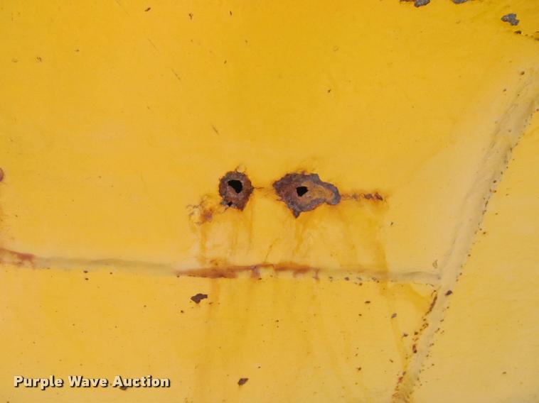 image for item J2614 2001 International 4900 dump truck