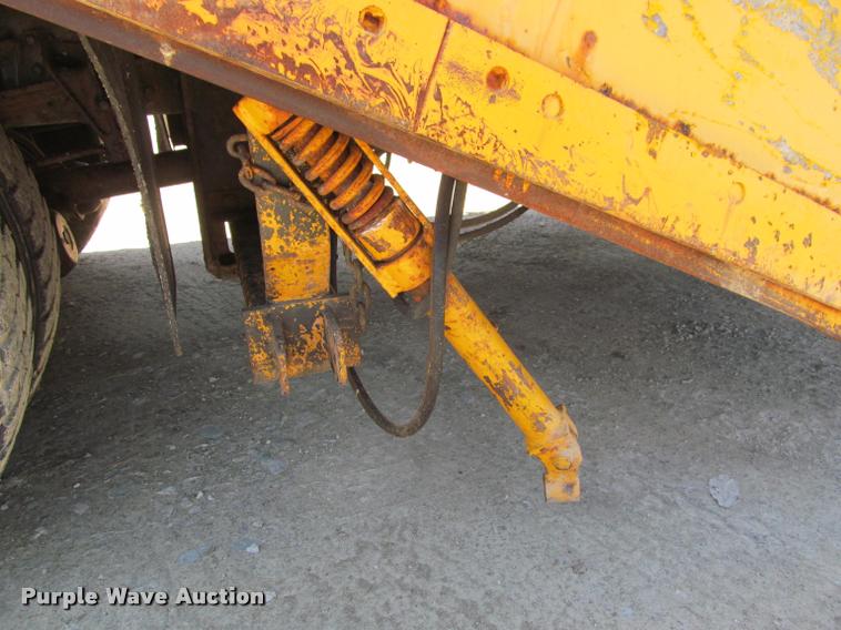 image for item J2614 2001 International 4900 dump truck