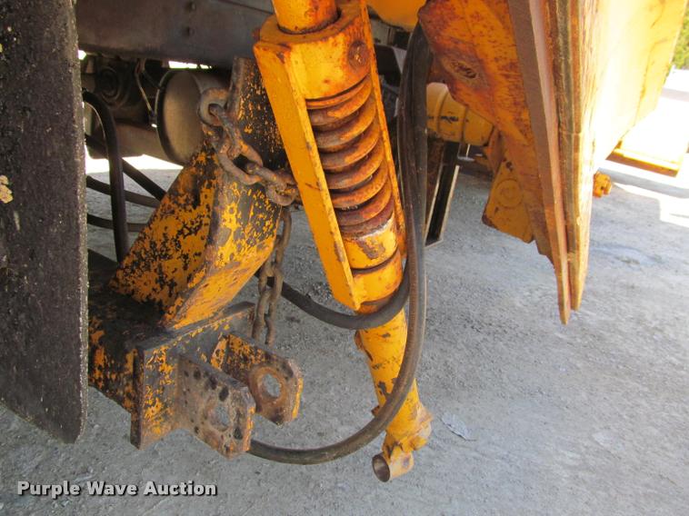 image for item J2614 2001 International 4900 dump truck