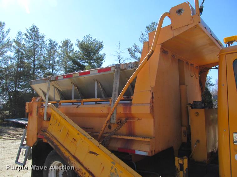 image for item J2614 2001 International 4900 dump truck