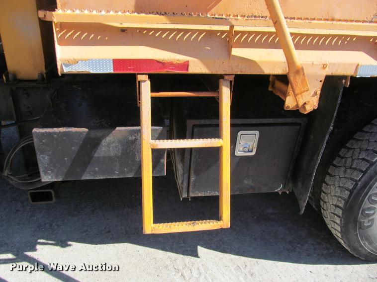 image for item J2614 2001 International 4900 dump truck