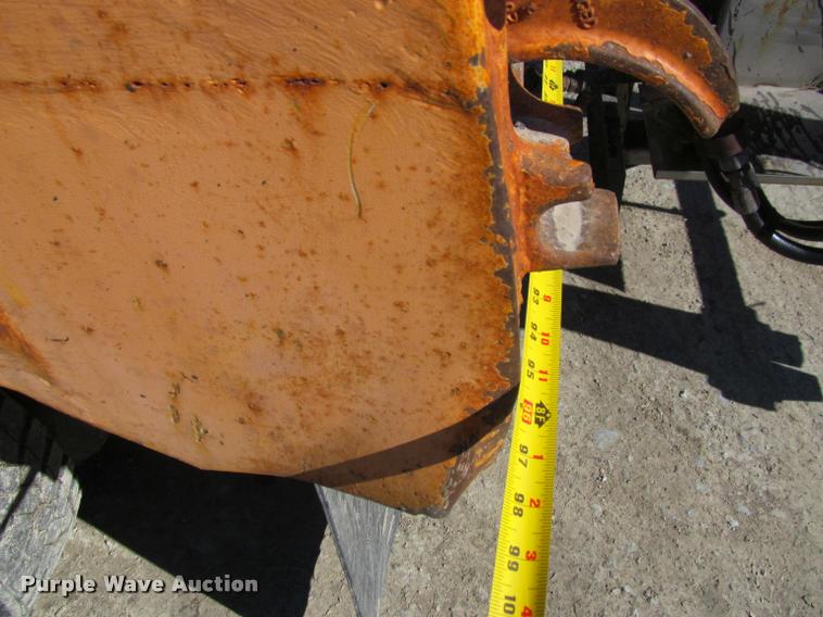 image for item J2614 2001 International 4900 dump truck