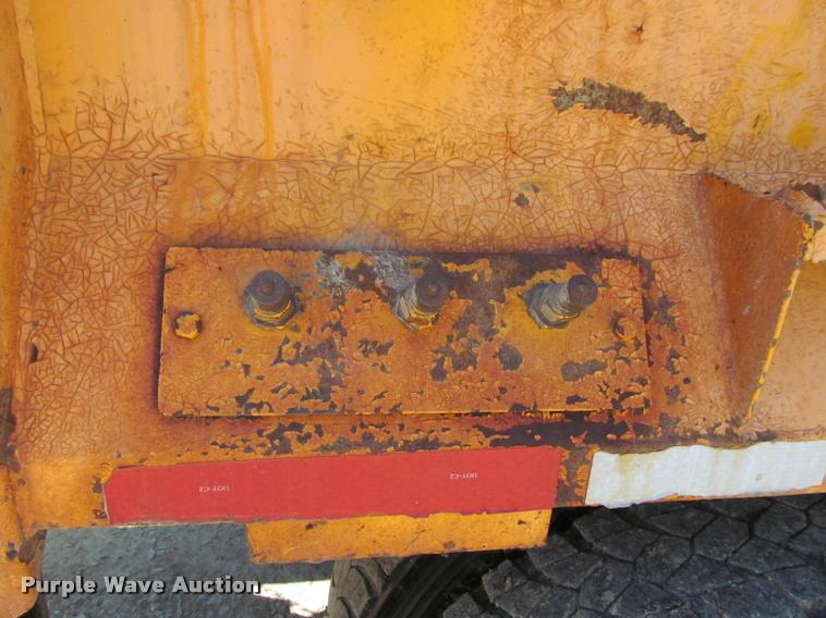 image for item J2614 2001 International 4900 dump truck