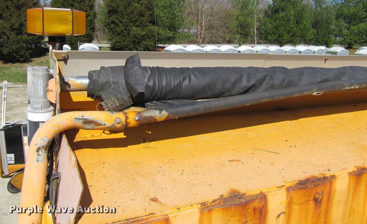 image for item J2614 2001 International 4900 dump truck