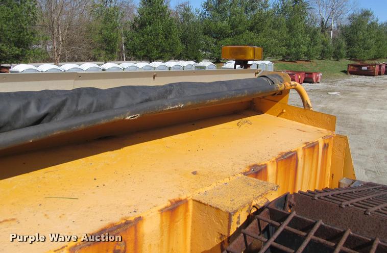 image for item J2614 2001 International 4900 dump truck