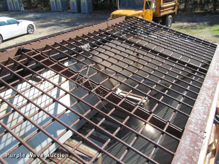 image for item J2614 2001 International 4900 dump truck