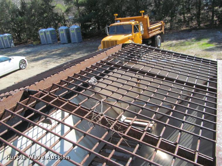 image for item J2614 2001 International 4900 dump truck