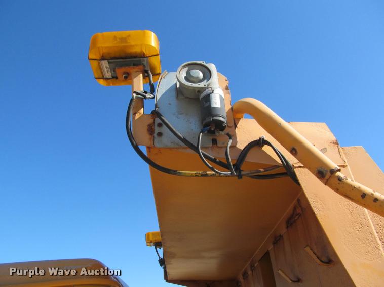 image for item J2614 2001 International 4900 dump truck