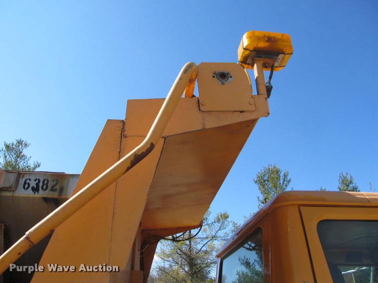 image for item J2614 2001 International 4900 dump truck