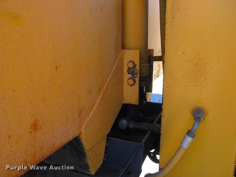 image for item J2614 2001 International 4900 dump truck