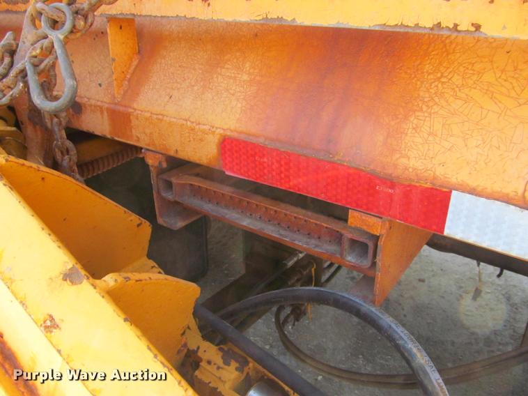 image for item J2614 2001 International 4900 dump truck