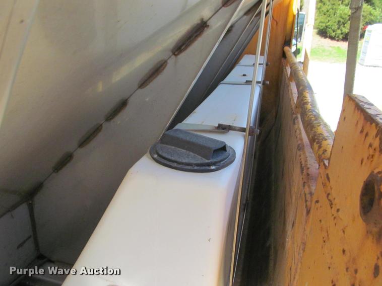 image for item J2614 2001 International 4900 dump truck