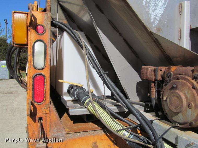 image for item J2614 2001 International 4900 dump truck