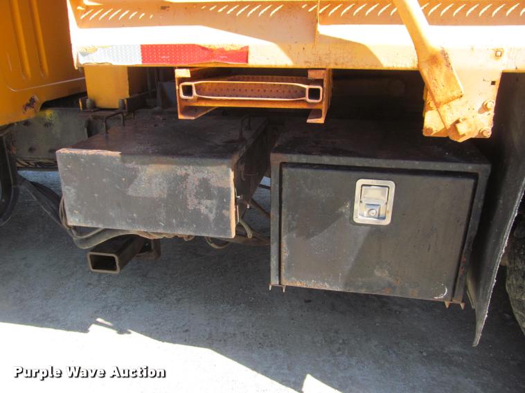 image for item J2614 2001 International 4900 dump truck