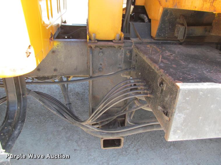 image for item J2614 2001 International 4900 dump truck