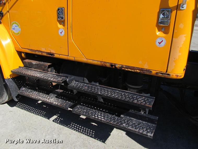 image for item J2614 2001 International 4900 dump truck