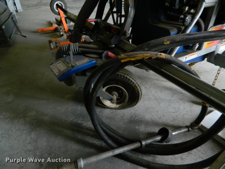 image for item K2688 2000 Graco Road Lazer Series C00A striper