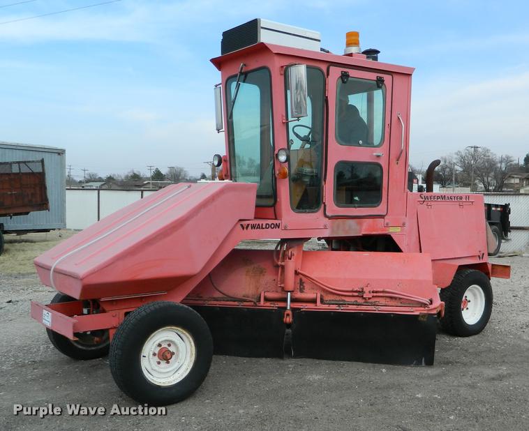 image for item K2689 1994 Waldon Sweep Master II sweeper