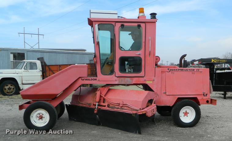image for item K2689 1994 Waldon Sweep Master II sweeper