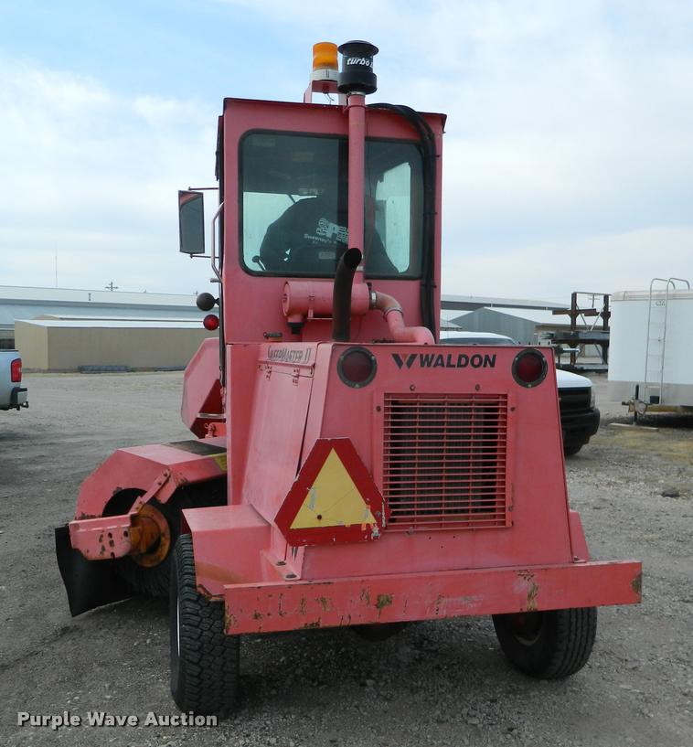 image for item K2689 1994 Waldon Sweep Master II sweeper