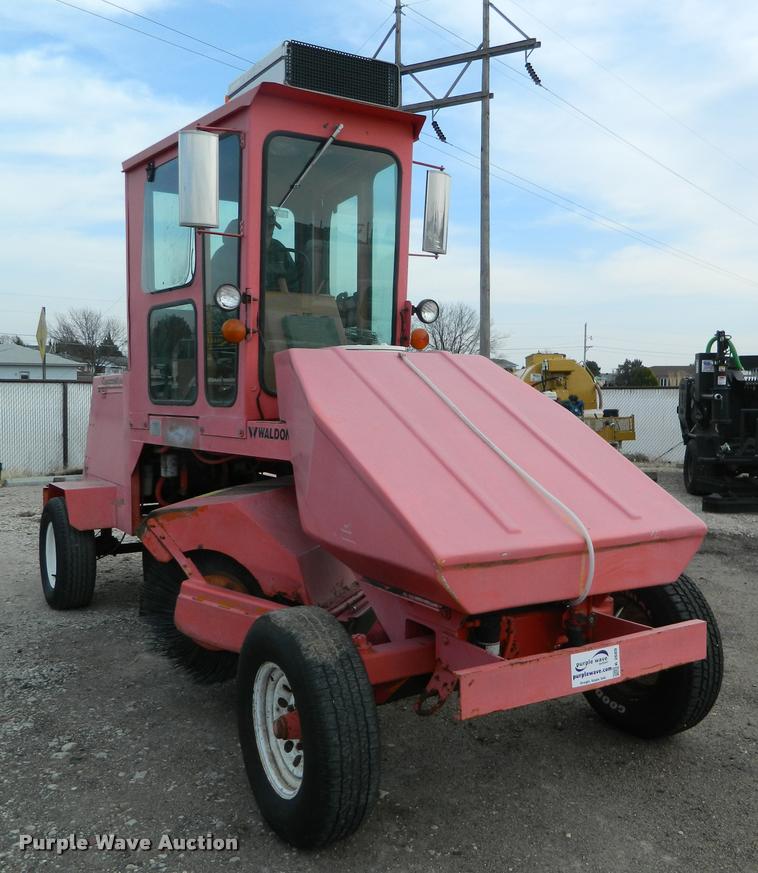image for item K2689 1994 Waldon Sweep Master II sweeper