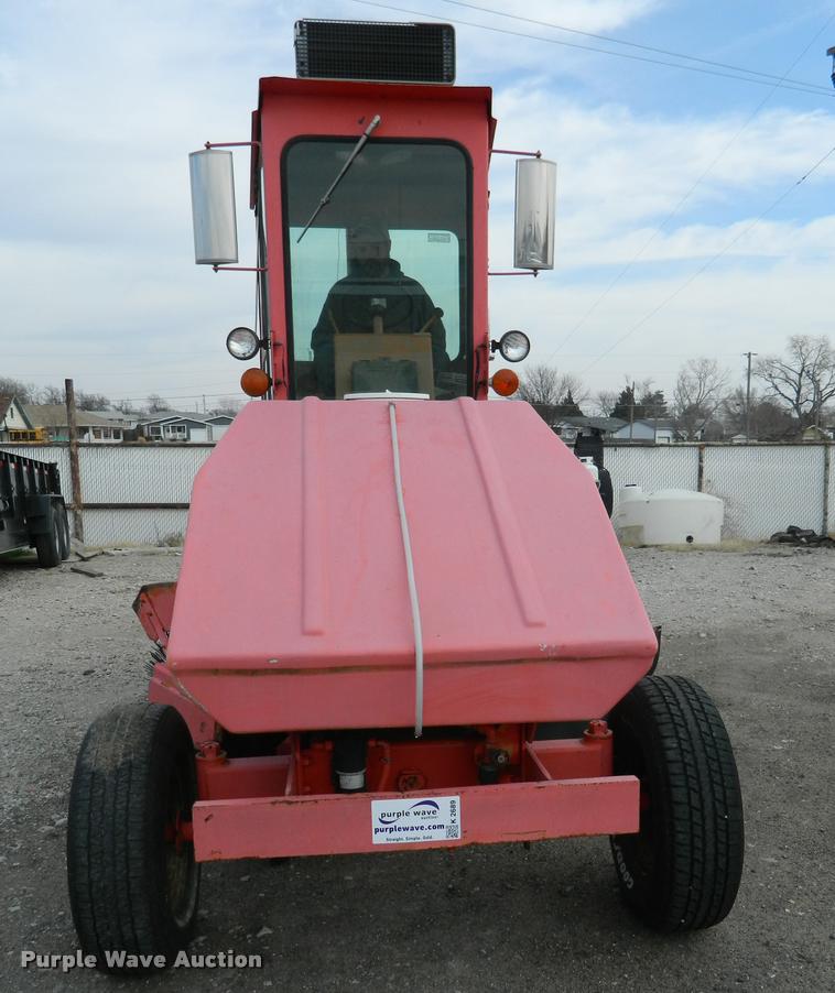 image for item K2689 1994 Waldon Sweep Master II sweeper