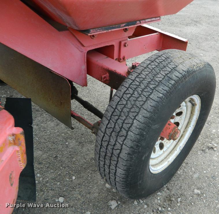 image for item K2689 1994 Waldon Sweep Master II sweeper