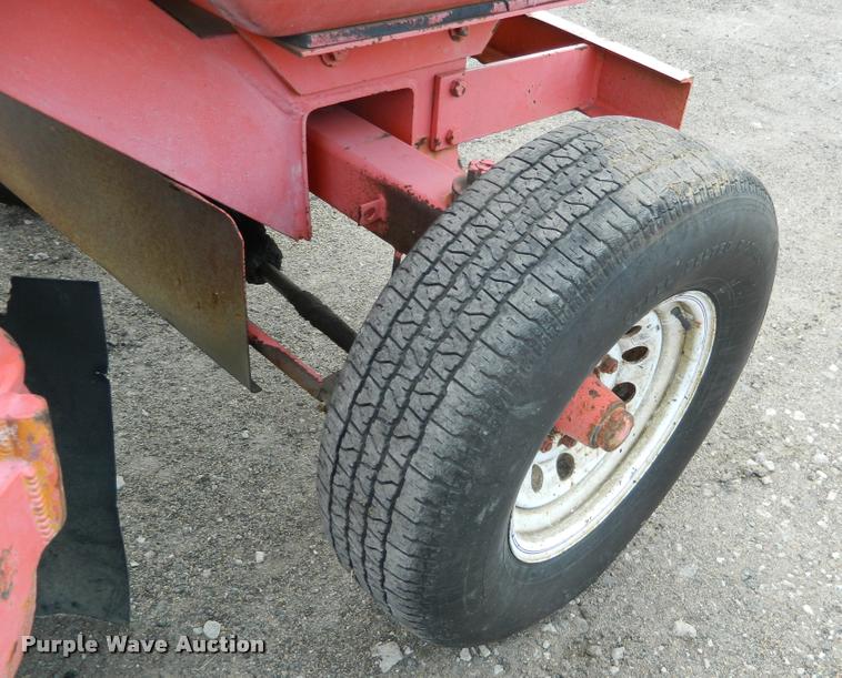 image for item K2689 1994 Waldon Sweep Master II sweeper