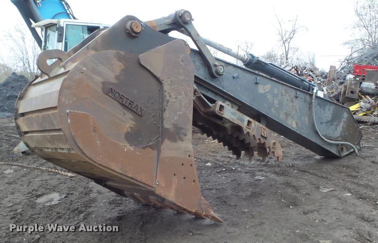 image for item K7696 2006 John Deere 350D excavator stick and bucket