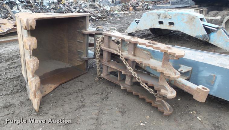 image for item K7696 2006 John Deere 350D excavator stick and bucket