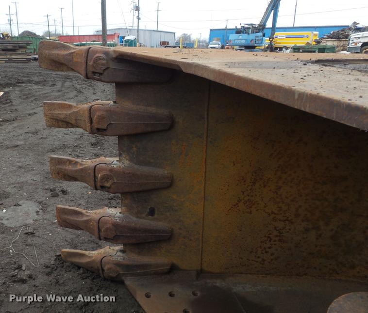 image for item K7696 2006 John Deere 350D excavator stick and bucket