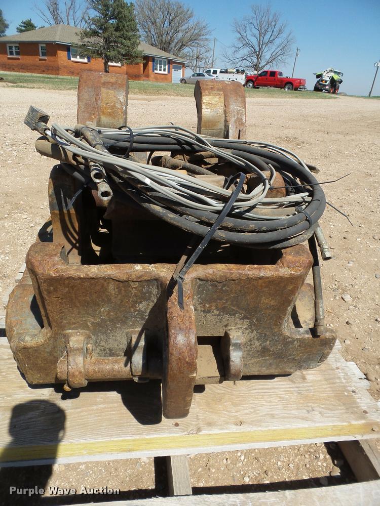 image for item L1567 Central Fabricators Inc. excavator quick attach