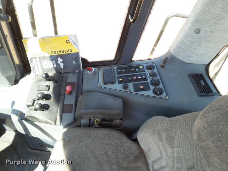 image for item L1568 2000 New Holland LW190 wheel loader