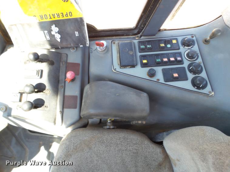 image for item L1568 2000 New Holland LW190 wheel loader