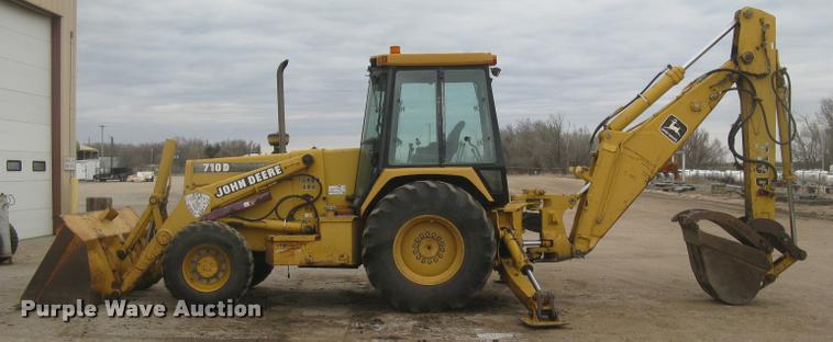 image for item L3987 1995 John Deere 710D backhoe